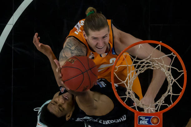 在防守端倾 在防守端倾