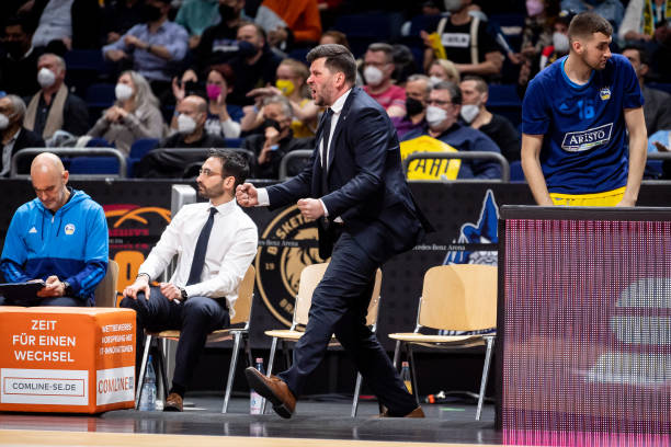 而情谊却在 而情谊却在